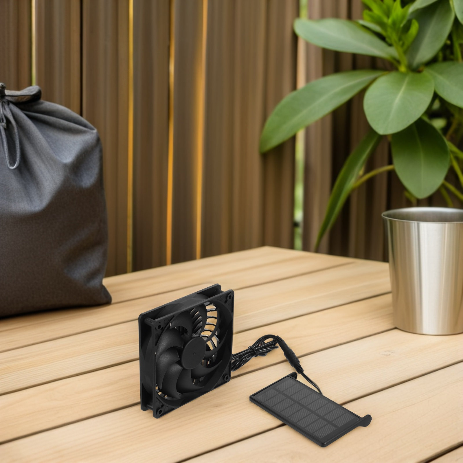 Panel Power Outdoor - ソーラーファン 3W。ソーラーパネルで駆動。ペット用ハウス、温室、鶏小屋、物置、屋外での換気・冷却に。ペット用冷却ファン。